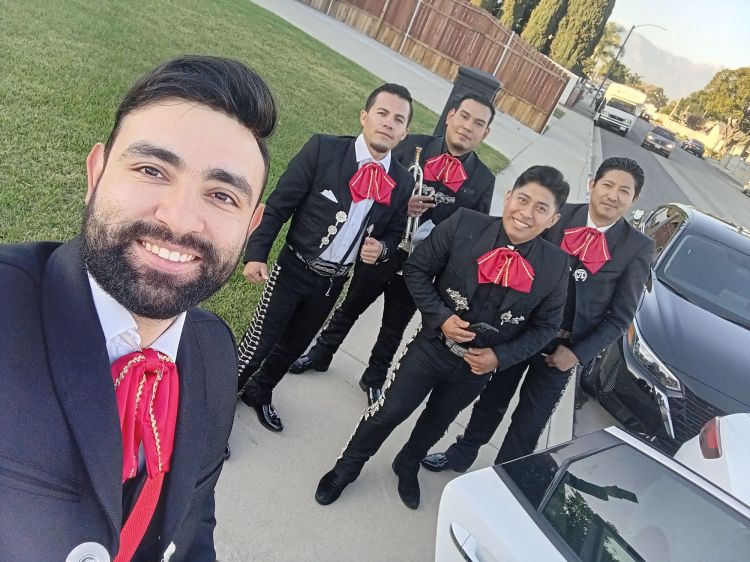 MARIACHI PARA SERENATAS 